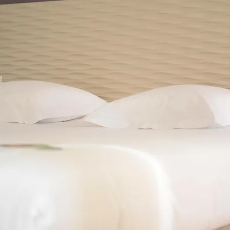 Le Xix 3* בזייה